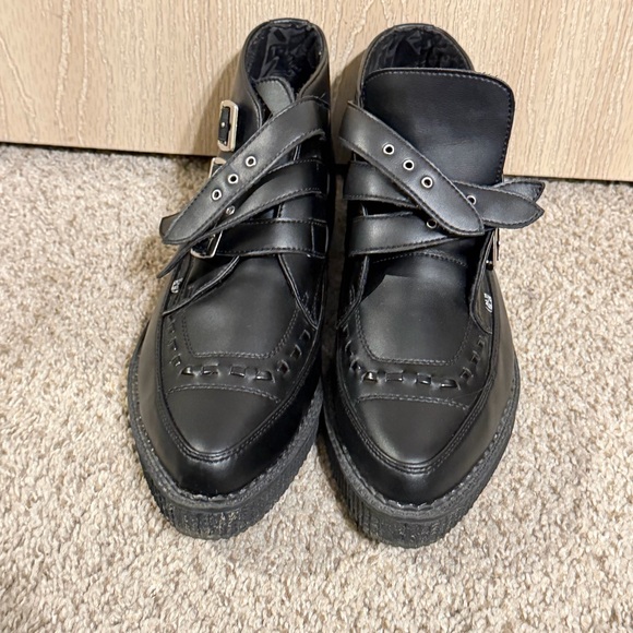 Black TUKskin 3-Buckle Pointed Creeper Boot - Picture 3 of 10
